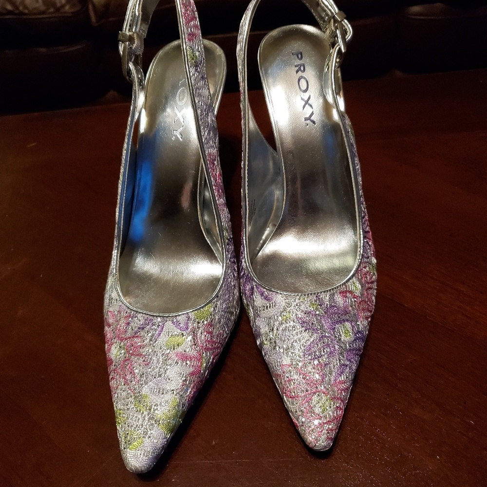 Shoes - Picture 2 of 3